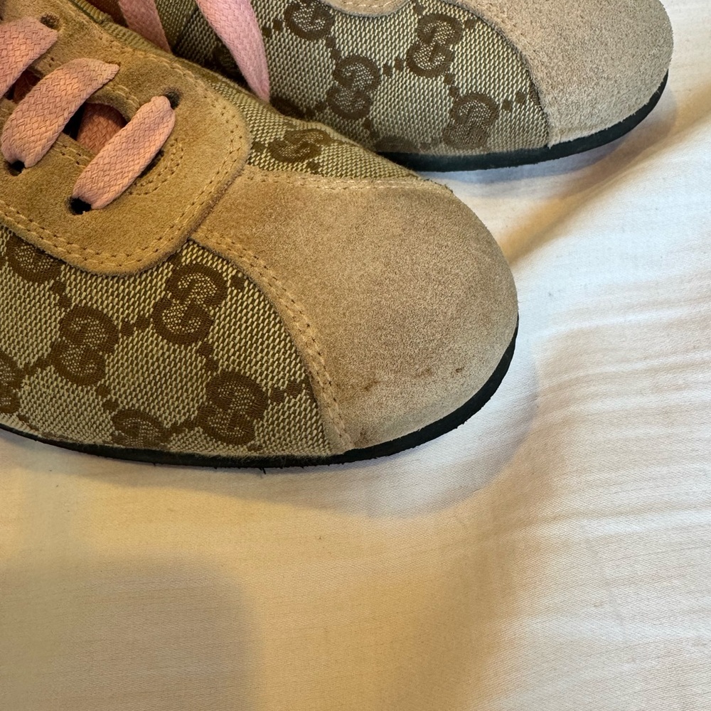 Gucci Logo Sneaker - Picture 9 of 10